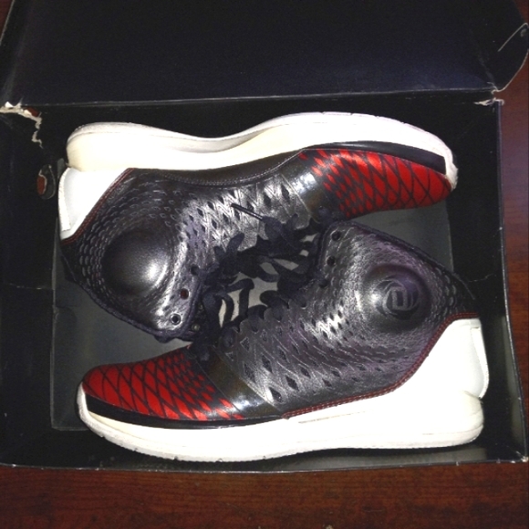 Derrick Rose Chicago Blacklight Scarlet Size 12 - Picture 7 of 10